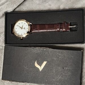 Women V Quartz Analog Watch w/ Brown Leather, Band New In Box